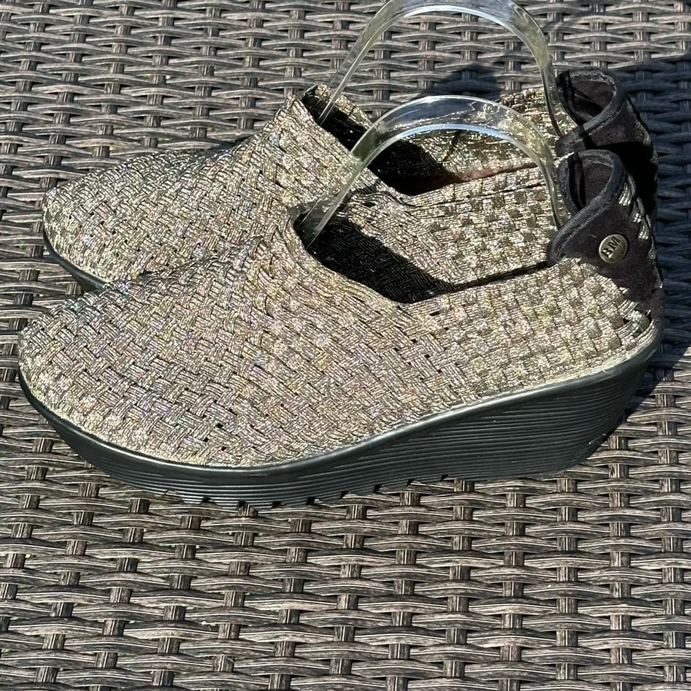 Bernie Mev. bronze wedge shoes
